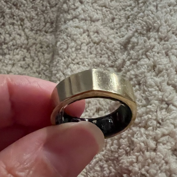 Oura ring size 9. Horizon gold.
Charger included. - Picture 5 of 5